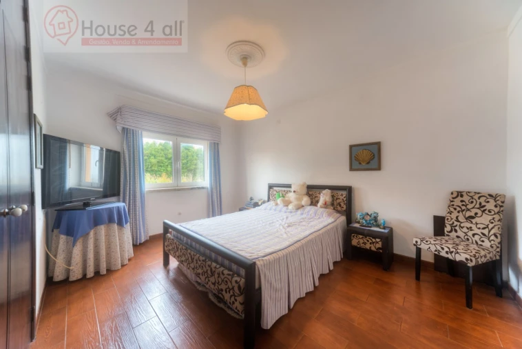 Moradia T4 para Venda em Usseira Foto 21