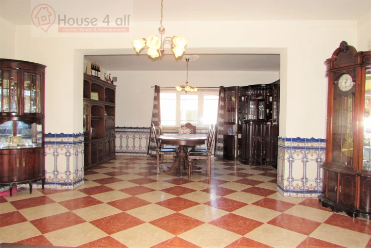 Moradia T4 para Venda em Usseira Foto 9