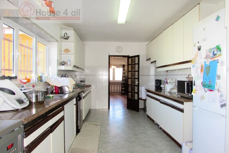 Moradia T4 para Venda em Usseira Foto 13