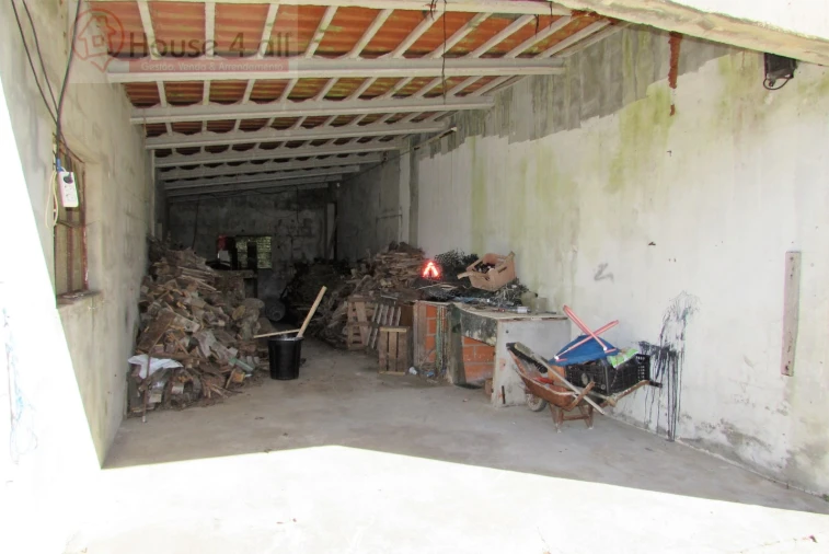 Moradia T4 para Venda em Usseira Foto 43