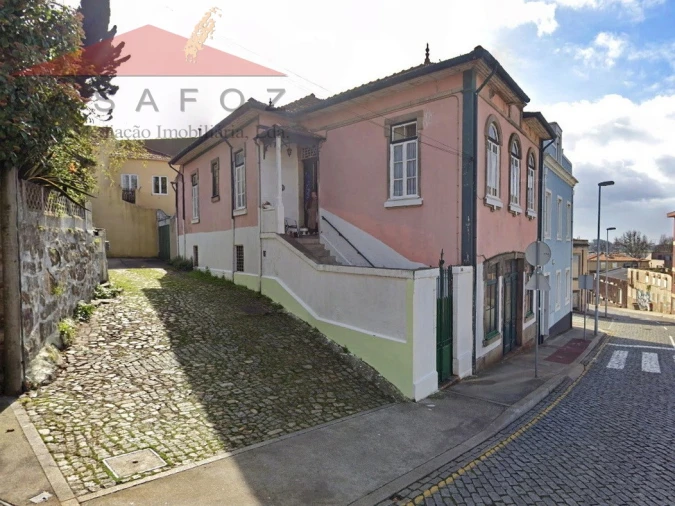 Moradia T5 para Venda em Lordelo do Ouro e Massarelos