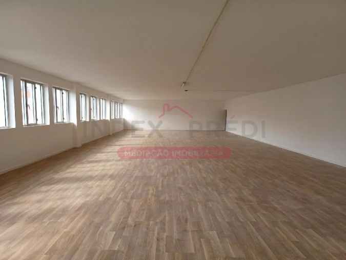 Armazém para Venda em Mangualde, Mesquitela e Cunha Alta Foto 2