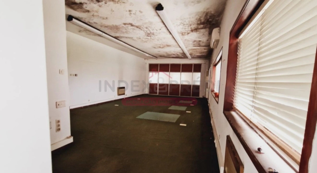 Armazém para Venda em Sangalhos Foto 3