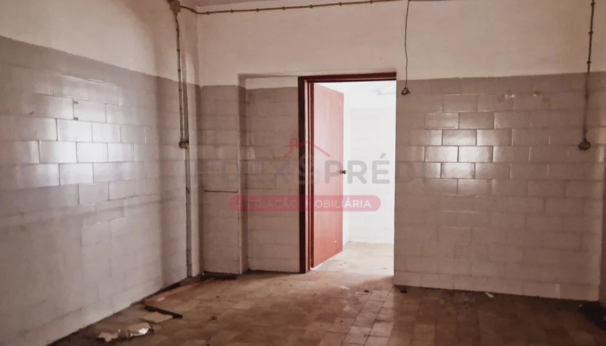 Armazém para Venda em Sangalhos Foto 35