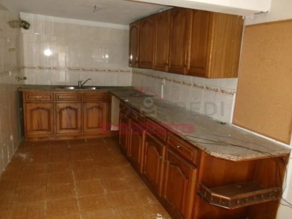 Moradia T1 para Venda em Candosa Foto 1