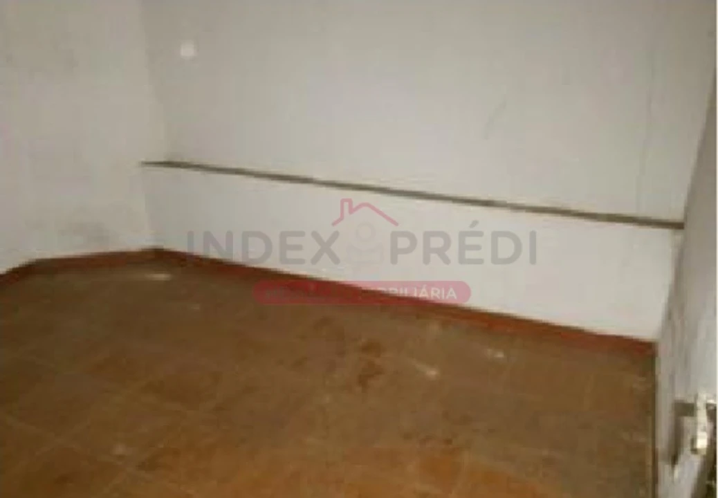 Moradia T1 para Venda em Candosa Foto 6