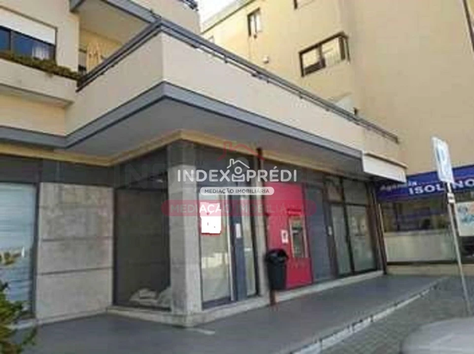 Loja para Venda em Paços de Brandão Foto 4