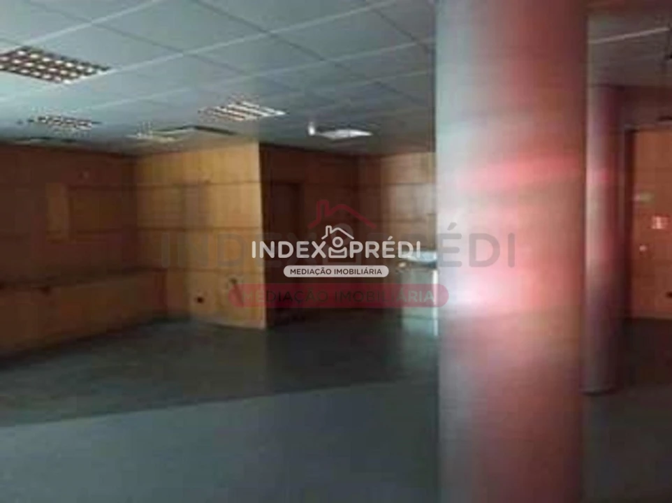 Loja para Venda em Paços de Brandão Foto 1