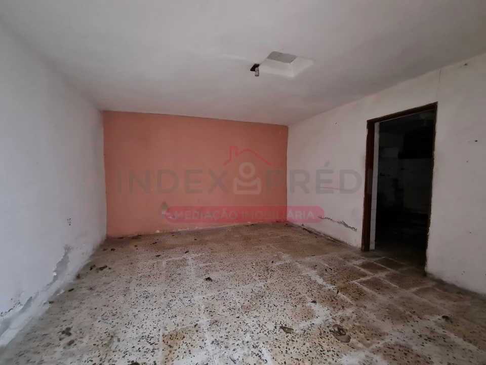 Moradia T4 para Venda em Escalhão Foto 3