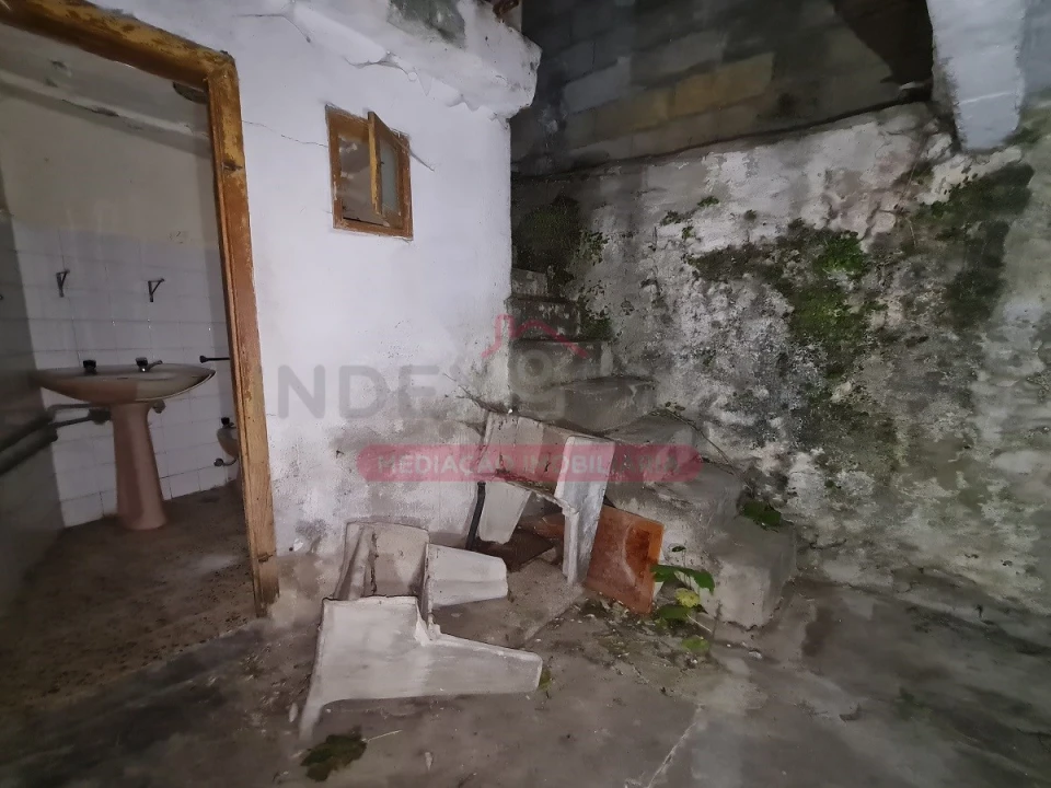 Moradia T4 para Venda em Escalhão Foto 12