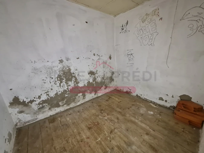 Moradia T4 para Venda em Escalhão Foto 5