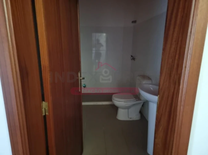 Armazém para Venda em Vilarinho do Bairro Foto 7