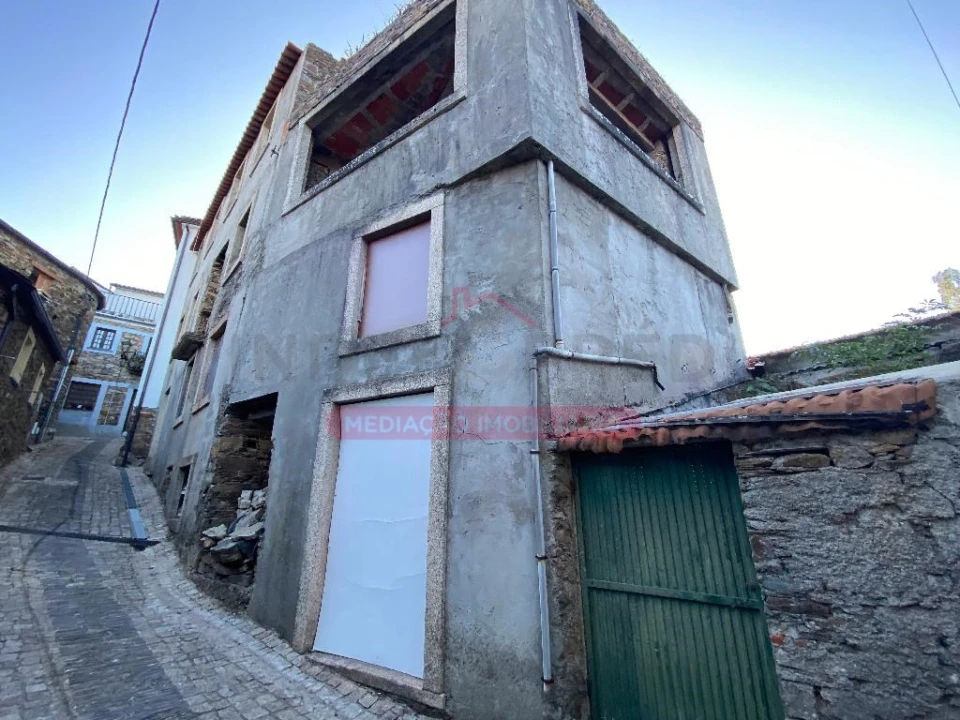 Moradia T5 para Venda em Fajão-Vidual Foto 1