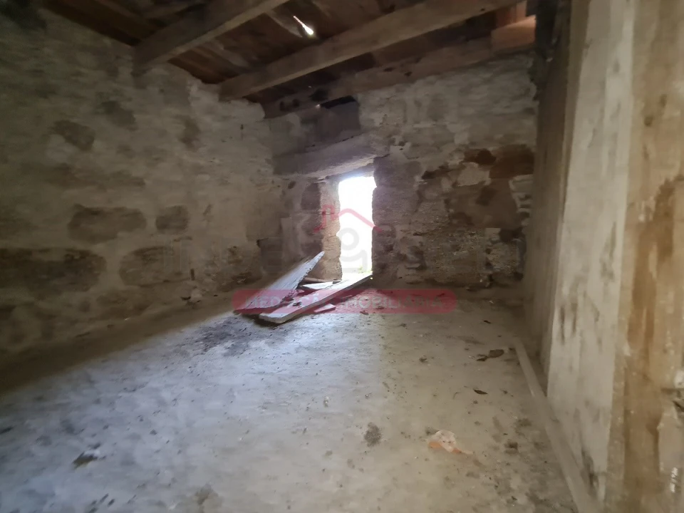 Moradia T1 para Venda em Espariz e Sinde Foto 8