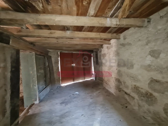 Moradia T1 para Venda em Espariz e Sinde Foto 11