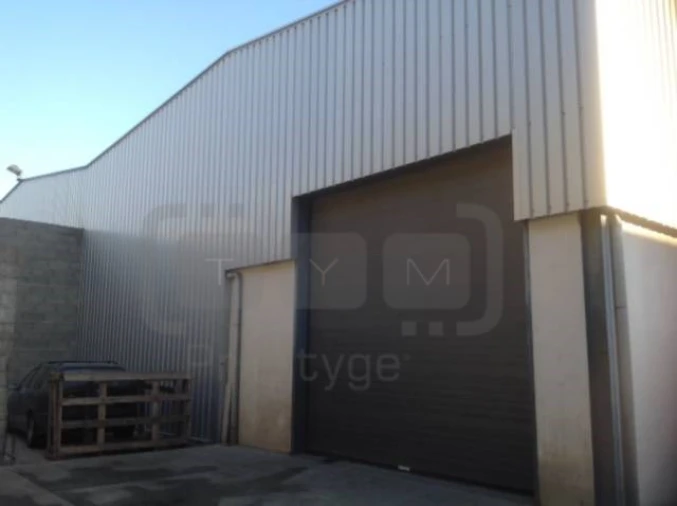 Armazém para Arrendamento em Madalena e Beselga