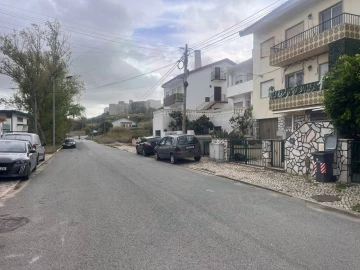 Moradia T9 para Venda em Loures