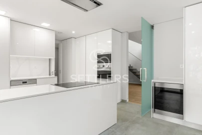 Apartamento T3 para Venda em Carcavelos e Parede