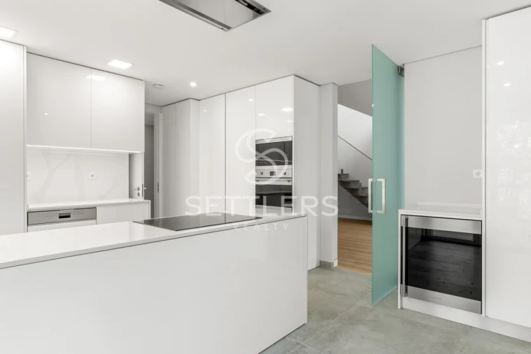 Apartamento T3 para Venda em Carcavelos e Parede Foto 9
