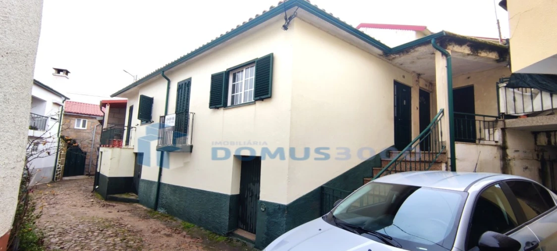 Moradia T2 para Venda em Sanfins do Douro Foto 1