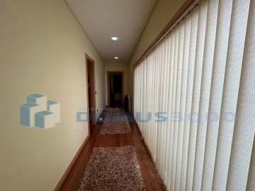 Moradia T4 para Venda em Folhadela