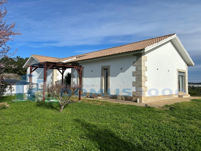 Moradia T4 para Venda em Folhadela Foto 11