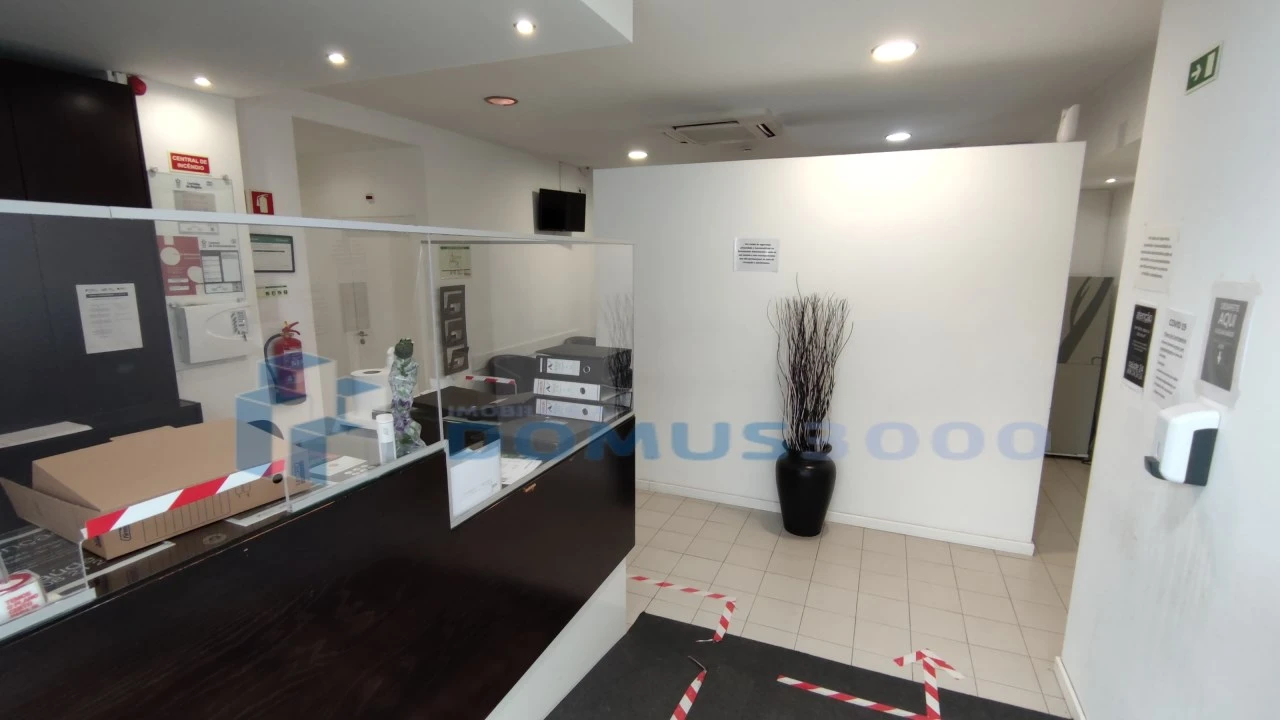 Loja para Arrendamento em Nossa Senhora da Conceição, São Pedro e São Dinis Foto 1