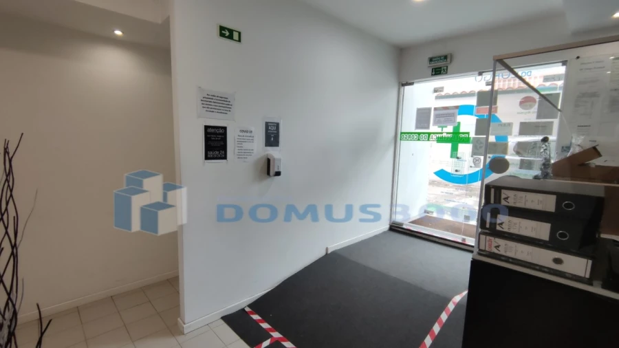 Loja para Arrendamento em Nossa Senhora da Conceição, São Pedro e São Dinis Foto 2