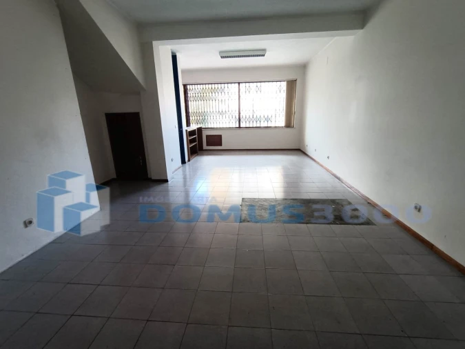 Loja para Arrendamento em Nossa Senhora da Conceição, São Pedro e São Dinis Foto 3