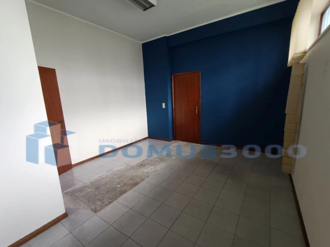 Loja para Arrendamento em Nossa Senhora da Conceição, São Pedro e São Dinis Foto 8