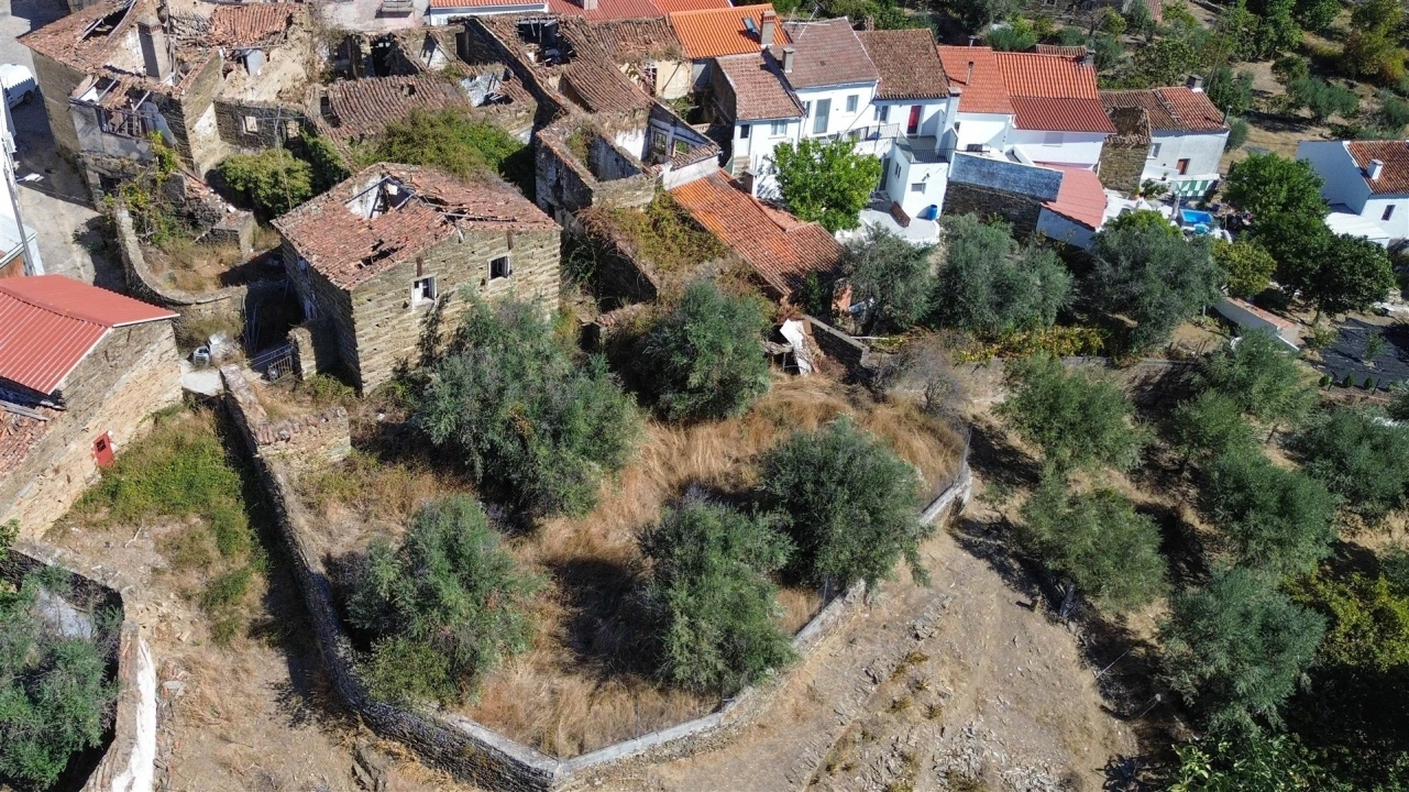 Moradia T0 para Venda em Cebolais de Cima e Retaxo Foto 4