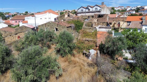 Moradia T0 para Venda em Cebolais de Cima e Retaxo