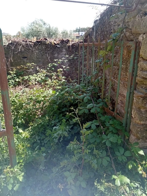 Moradia T0 para Venda em Cebolais de Cima e Retaxo
