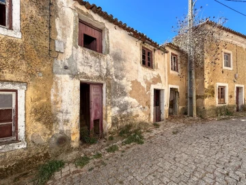Moradia T0 para Venda em Cebolais de Cima e Retaxo