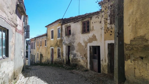 Moradia T0 para Venda em Cebolais de Cima e Retaxo