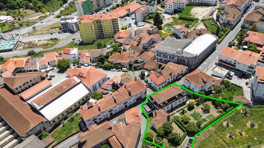 Moradia T12 para Venda em Tortosendo Foto 63