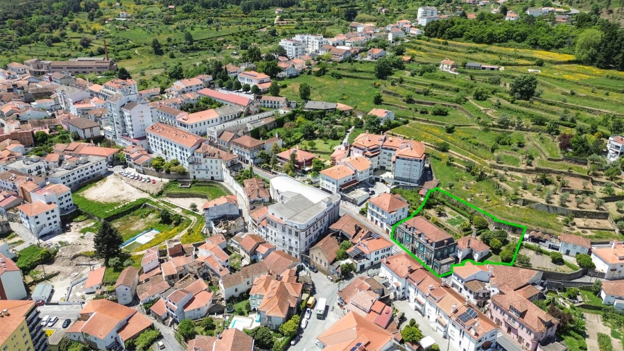 Moradia T12 para Venda em Tortosendo Foto 67