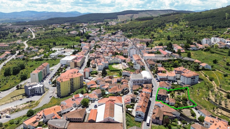 Moradia T12 para Venda em Tortosendo Foto 72