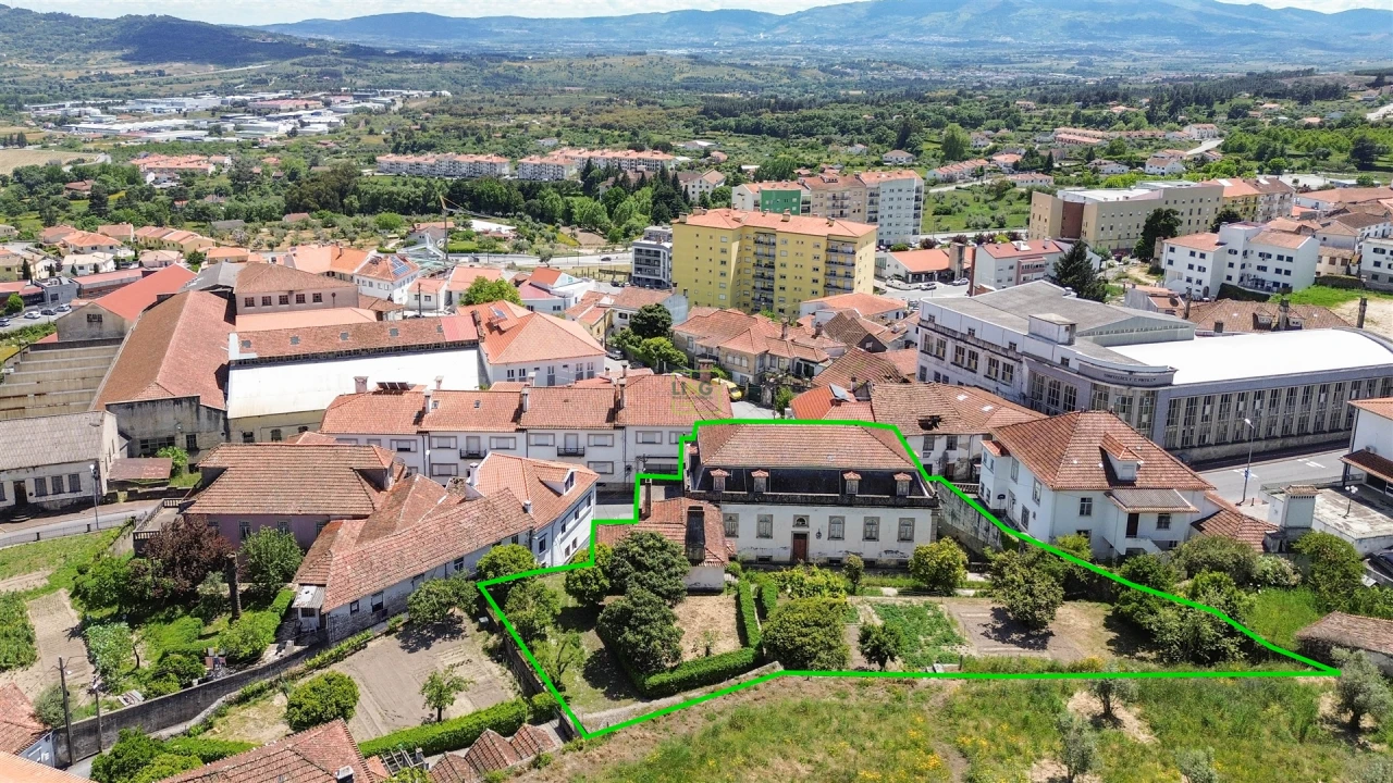 Moradia T9 para Venda em Tortosendo Foto 69