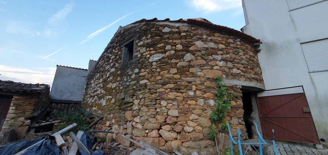 Moradia T2 para Venda em Sarnadas de São Simão Foto 1