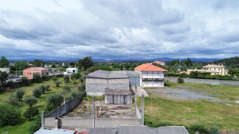 Armazém para Arrendamento em Alcains