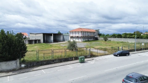 Armazém para Arrendamento em Alcains