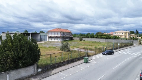 Armazém para Arrendamento em Alcains