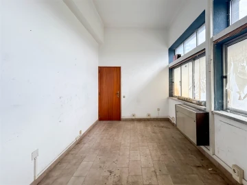 Armazém para Arrendamento em Alcains