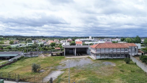 Armazém para Arrendamento em Alcains