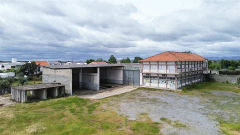 Armazém para Arrendamento em Alcains