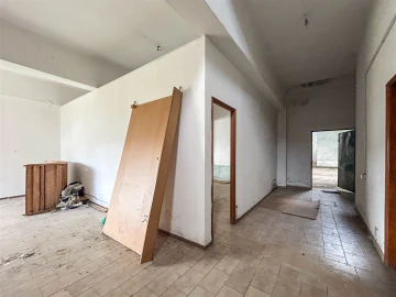 Armazém para Arrendamento em Alcains