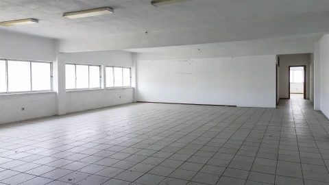 Armazém para Arrendamento em Alcains