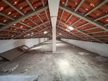 Armazém para Arrendamento em Alcains