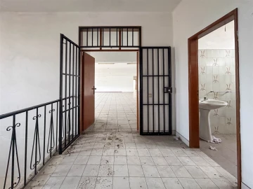 Armazém para Arrendamento em Alcains